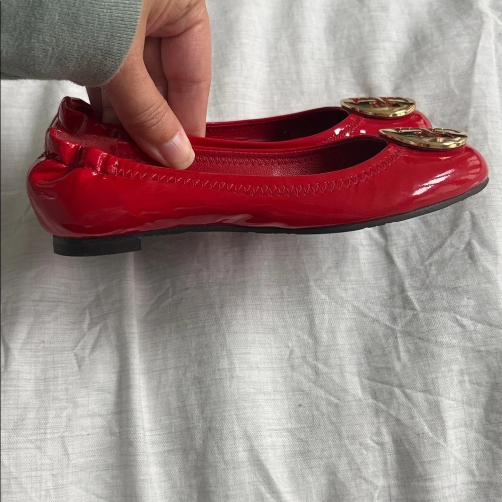 Tory Burch Glossy Red Leather Flats with Gold Emblem Little Girls 11c